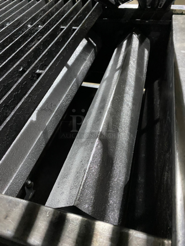 Radiance Commercial Countertop Natural Gas Powered Char Broiler Grill! 8 Burners! Stainless Steel Body! - Image 7 of 9