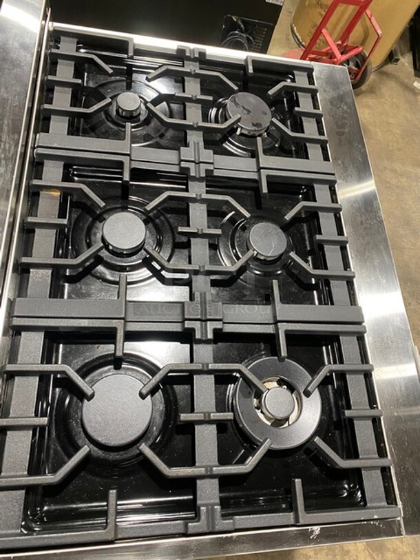 SWEET! Zline Gas Powered 6 Burner Stove! With Oven Underneath! Stainless Steel! MODEL RG36 SN:20052990055 120V  - Image 5 of 10