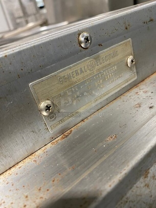 General Electric Commercial Countertop 4 Slot Toaster! Model: ET25 208V - Image 5 of 6