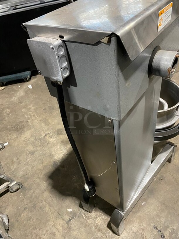NICE! Welbilt Varimixer Commercial Floor Style 40 Qt Planetary Mixer! With Dough Hook Attachment! With Stainless Steel Mixing Bowl! 208V 3 Phase! Model: W40 SN: 691303002EA! - Image 3 of 11
