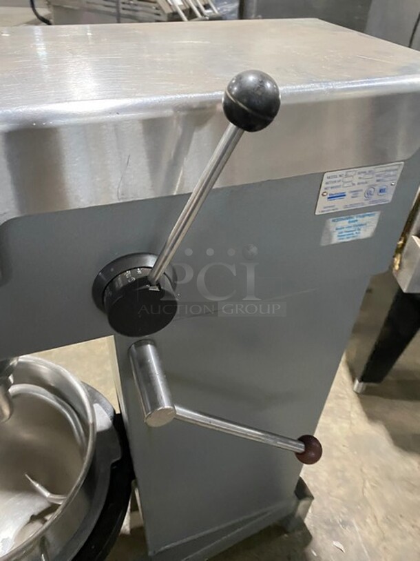 NICE! Welbilt Varimixer Commercial Floor Style 40 Qt Planetary Mixer! With Dough Hook Attachment! With Stainless Steel Mixing Bowl! 208V 3 Phase! Model: W40 SN: 691303002EA! - Image 9 of 11