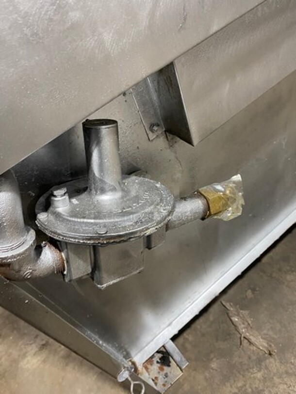 Jade Range Commercial Natural Gas Powered French Top/Hot Plate Stove! With Full Size Oven Underneath! With Metal Oven Racks! With Backsplash And Double Overhead Shelves! All Stainless Steel! On Casters! - Image 9 of 9