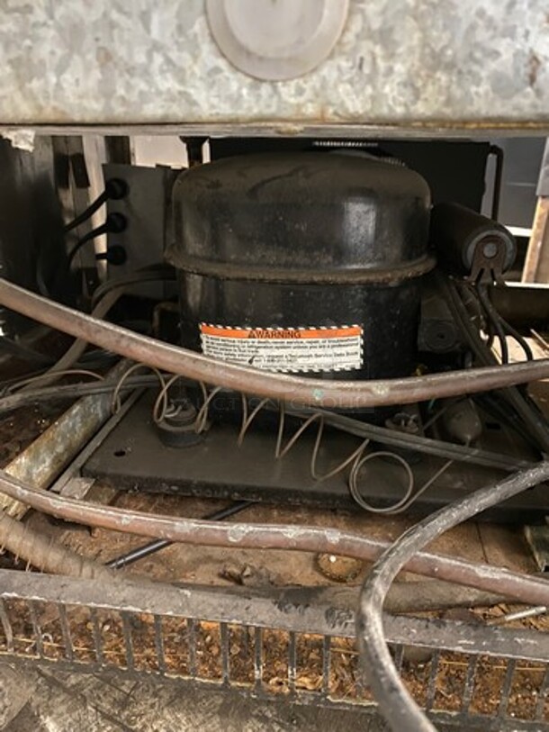 Perlick Commercial Single Door Beer Bottle Cooler! With Top Sliding Door! Solid Stainless Steel! Model: 8340UL 115V 60HZ 1 Phase - Image 9 of 9