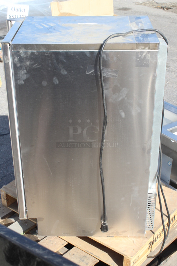 BRAND NEW SCRATCH & DENT! Hoshizaki AM-50BAJ 14 7/8" Air Cooled Undercounter Top Hat Cube Ice Machine - 51 lb. Power plug is bent. Right Side is dented. 	 - Image 4 of 7