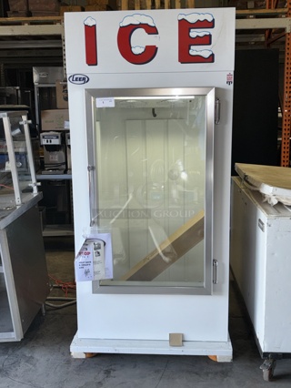 BRAND NEW SCRATCH & DENT! Leer 30AG-R290 36" Indoor Auto Defrost Ice Merchandiser with Straight Front and Glass Door. TESTED. IN PERFECT WORKING ORDER. 115v, 15Amps, 60Hz 36x30x76-1/2