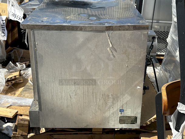 BRAND NEW SCRATCH & DENT! Main Street Equipment CG1-N Single Deck Full Size Natural Gas Convection Oven with Legs - 54,000 BTU. Glass on left door, No stand or racks. Missing legs. 38 x 42  x 57  - Image 3 of 5