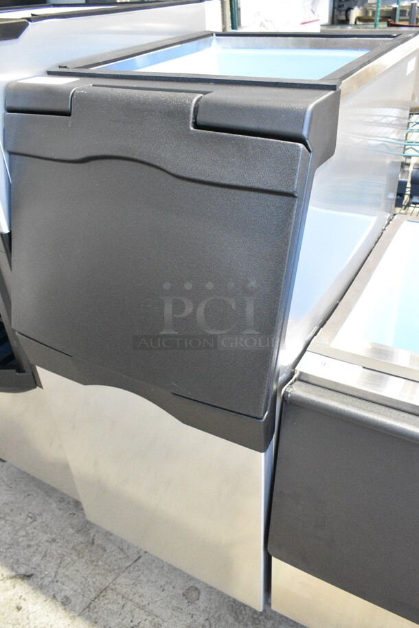 BRAND NEW SCRATCH AND DENT! 2024 Avantco 194BIN40022 22" Ice Storage Bin with Metallic Alloy Exterior - 383 lb. - Image 3 of 7