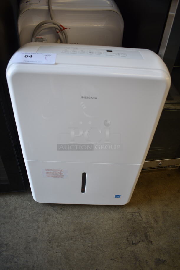 BRAND NEW SCRATCH AND DENT! Insignia NS-DH35WH1 35-Pint Dehumidifier. 115 Volts, 1 Phase. Tested and Working! - Image 2 of 6