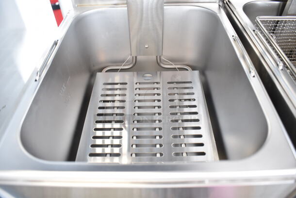 2 BRAND NEW SCRATCH AND DENT! 2023 Hoocoo FRY-10L Stainless Steel Commercial Countertop Electric Powered Fryer w/ Lid and Fry Basket. 120 Volts, 1 Phase. 2 Times Your Bid! - Image 7 of 10