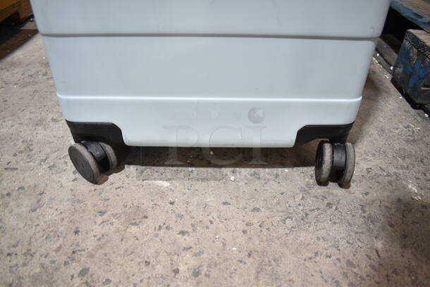 Rolling Luggage.  - Image 7 of 8