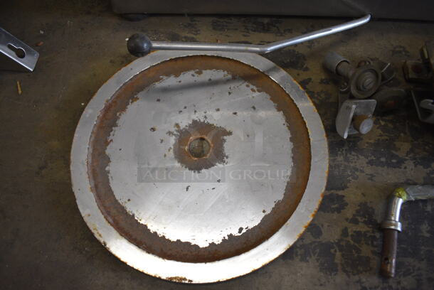 Hobart Model 1712 Metal Commercial Countertop Slicer. 115 Volts, 1 Phase. 26x23x18. Tested and Powers On and Blade Spins - Image 3 of 8