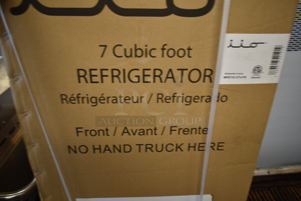 BRAND NEW IN BOX! iio MRB192-07ioFW Metal Reach In Cooler Freezer Combo. Stock Picture Used as Gallery - Image 3 of 6
