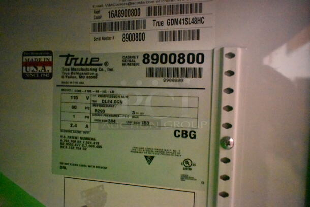 2016 True GDM-41SL-48-HC-LD Metal Commercial 2 Door Reach In Cooler Merchandiser w/ Poly Coated Racks. 115 Volts, 1 Phase. Tested and Powers On But Does Not Get Cold - Image 4 of 4