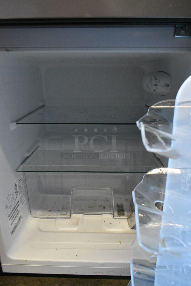 Hisense RT320BASE Mini Cooler and Freezer. 115 Volts, 1 Phase. Tested and Working! - Image 4 of 6