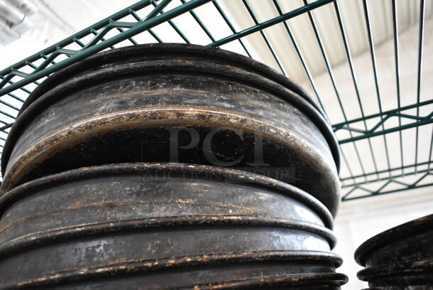 ALL ONE MONEY! Two Tier Lot of 52 Metal Round Baking Pans. - Image 5 of 5
