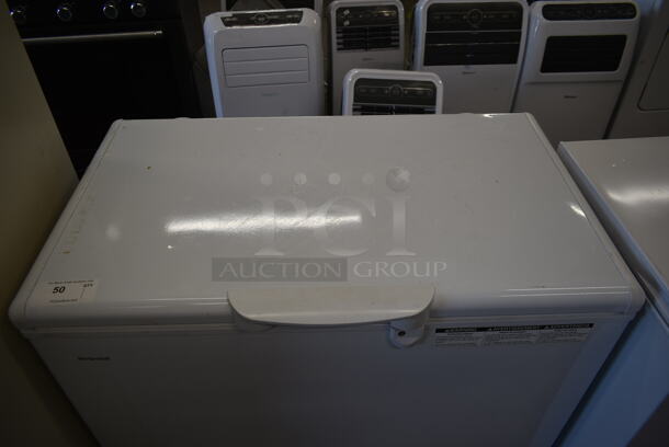 Hotpoint HCM9DMAWW Metal Chest Freezer w/ Hinge Lid. 115 Volts, 1 Phase. Tested and Working! - Image 2 of 4