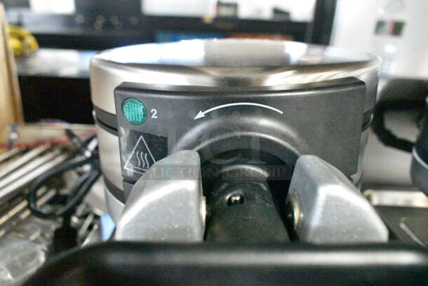 BRAND NEW SCRATCH AND DENT! Waring WW300BX Non-Stick Quad Belgian Waffle Iron / Maker. 208 Volts, 1 Phase. Tested and Working! - Image 7 of 9