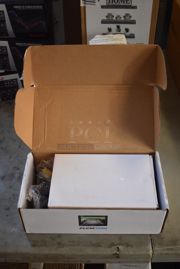 IN ORIGINAL BOX! Pyle PLCM7500 Backup Camera and Rearview Monitor - Image 5 of 5