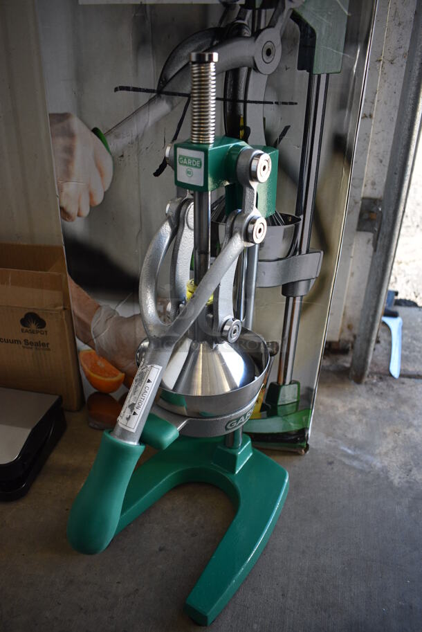 BRAND NEW SCRATCH AND DENT! Garde XL MCJ2 Manual Commercial Citrus Juicer with Safety Spring. 7x11x20 - Image 4 of 5
