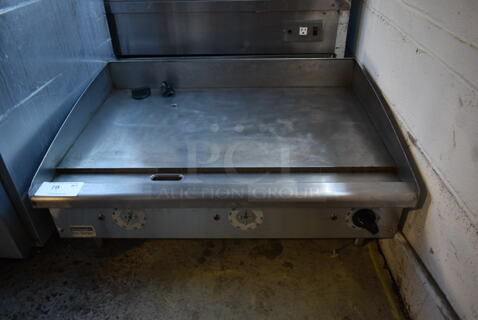 ToastMaster Pro Series Stainless Steel Commercial Countertop Natural Gas Powered Flat Top Griddle w/ Thermostatic Controls.