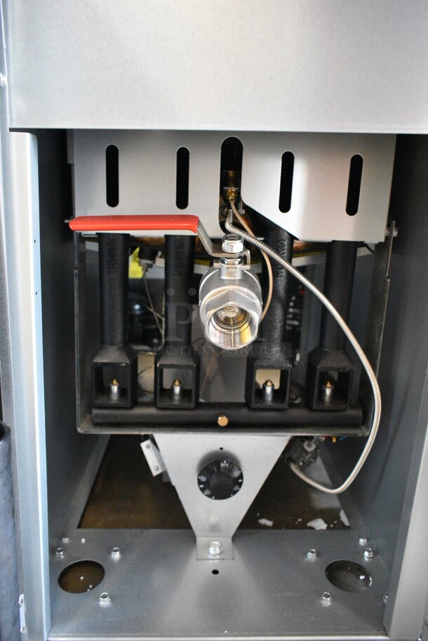 BRAND NEW SCRATCH AND DENT! Vulcan 1VEG50M-1 Veg Series Stainless Steel Floor Style 45-50 lb. Natural Gas Powered Fryer w/ 2 Metal Fry Baskets. 85,000 BTU - Image 7 of 8