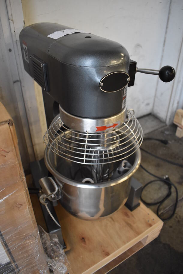 BRAND NEW SCRATCH AND DENT! Avantco MX10 Metal Commercial Floor Style 10 Quart Planetary Dough Mixer w/ Stainless Steel Mixing Bowl, Bowl Guard, Dough Hook, Balloon Whisk and Paddle Attachments. 120 Volts, 1 Phase. 16x18x25. Tested and Working! - Image 6 of 9