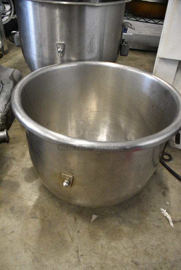 Hobart Metal Commercial Countertop 20 Quart Planetary Dough Mixer w/ 2 Stainless Steel Mixing Bowl, Bowl Guard and Whisk Attachment. Tested and Working!
 - Image 10 of 10