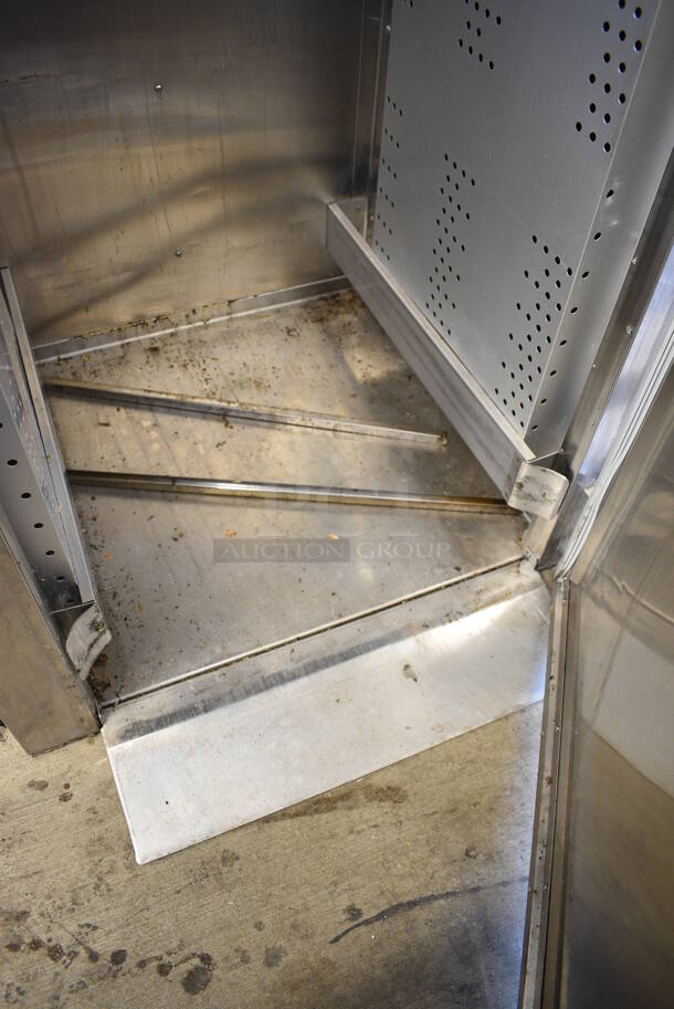 Traulsen RPP132L-FHS Stainless Steel Commercial Single Door Roll In Rack Proofer w/ Ramp. 115 Volts, 1 Phase. 35.5x36x84. Tested and Working! - Image 4 of 5