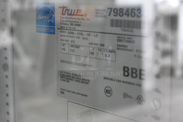 True GDM-41SL-60-HC-LD Metal Commercial 2 Door Reach In Cooler Merchandiser w/ Poly Coated Racks. 115 Volts, 1 Phase. Tested and Working! - Image 7 of 7