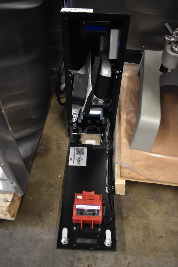 BRAND NEW SCRATCH AND DENT! Seaga CM1250 Metal Change Dispenser w/ Key. 115 Volts, 1 Phase.  - Image 4 of 5