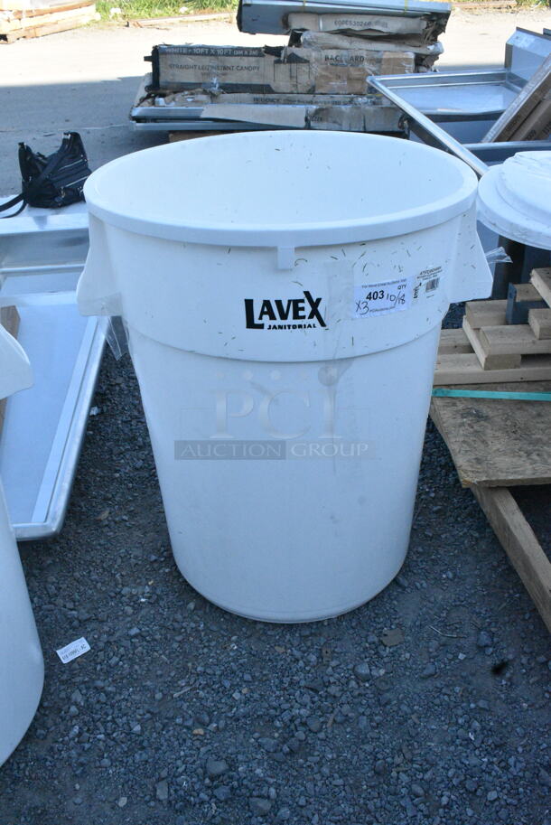 3 BRAND NEW SCRATCH AND DENT! Lavex 475TCRND44WH 44 Gallon White Round Commercial Trash Can w/ 3 Lavex 475TCLD44WH 44 Gallon White Round Commercial Trash Can Lid. 3 Times Your Bid!  - Image 4 of 8