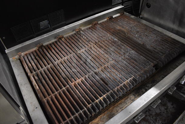 Vulcan Stainless Steel Commercial Countertop Natural Gas Powered Charbroiler Grill. 36x28x15 - Image 6 of 6