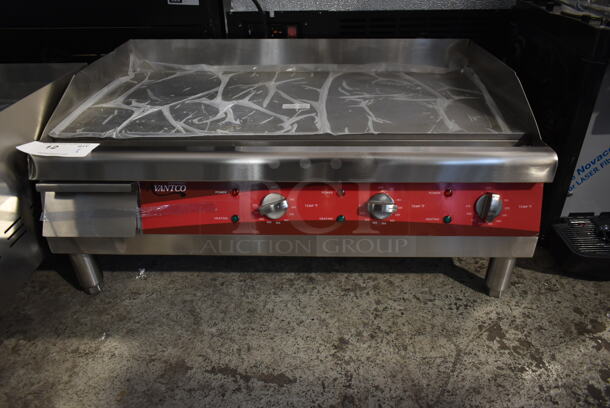 BRAND NEW SCRATCH AND DENT! Avantco 177EG30N Stainless Steel Commercial Countertop Electric Powered Flat Top Griddle. 208/240 Volts, 1 Phase. - Image 3 of 4