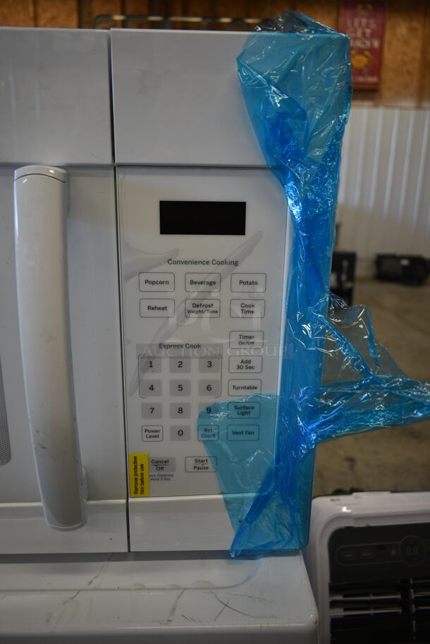 BRAND NEW SCRATCH AND DENT! General Electric GE JVM3160DF Metal Microwave Oven. - Image 4 of 9