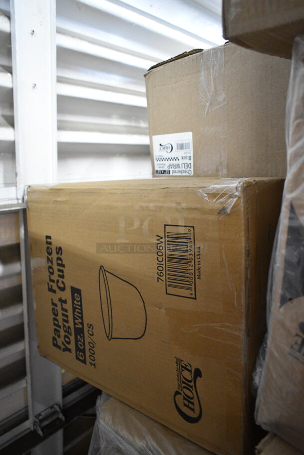 PALLET LOT of 25 BRAND NEW Boxes Including 130HCUTFWR Visions Individually Wrapped White Heavy Weight Plastic Fork - 1000/Case, 394365XL Noble X Large Gloves, Choice 3000 Ft Cling Film, 4 Box Lavex Guest Towels, 129MCR32B Choice 32 oz. Black Round Microwavable Heavy Weight Container with Lid 7 1/4" - 150/Case, 395TO901 Choice Eco Take Out Boxes, 2 Box 500LFLAT Choice Clear Flat Lid with Straw Slot - 9, 12, 16, 20, and 24 oz. - 1000/Case, 130TRAY16 Visions Black PET Plastic 16" Thermoform Catering / Deli Tray - 25/Case, 760IC06W Choice 6 oz. White Paper Frozen Yogurt / Food Cup - 1000/Case. 25 Times Your Bid! - Image 12 of 12