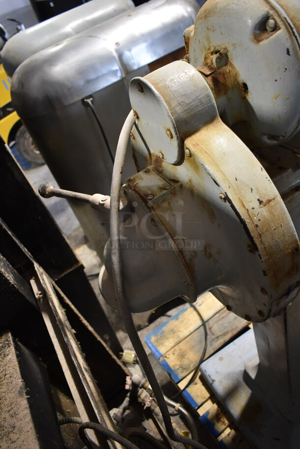 ANTIQUE! Hobart D-10731 Metal Commercial Floor Style Planetary Dough Mixer w/ Stainless Steel Mixing Bowl. 110 Volts, 1 Phase. Tested and Working! - Image 7 of 8