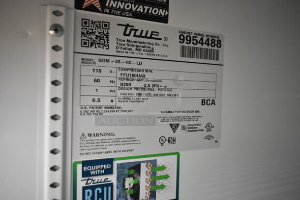 2020 True GDM-33-HC-LD Metal Commercial 2 Door Reach In Cooler Merchandiser w/ Poly Coated Racks. 115 Volts, 1 Phase. Tested and Working! - Image 4 of 4