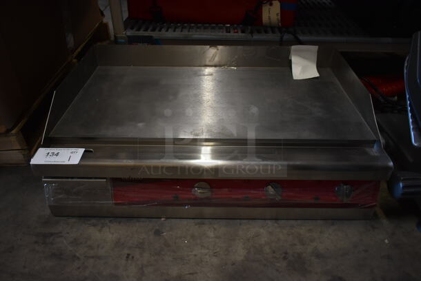 BRAND NEW SCRATCH AND DENT! Avantco 177EG30N Stainless Steel Commercial Countertop Electric Powered Flat Top Griddle. Does Not Have Legs. 208/240 Volts, 1 Phase.  - Image 2 of 6