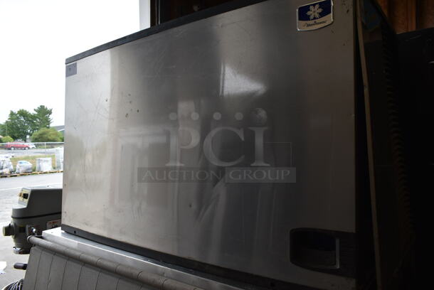 2014 Manitowoc IY1894N-261 Stainless Steel Commercial Ice Head on Commercial Ice Bin. 208-230 Volts, 1 Phase.  - Image 6 of 12