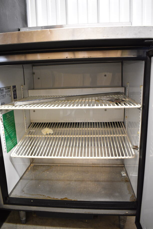 True TSSU-27-8 Stainless Steel Commercial Sandwich Salad Prep Table Bain Marie Mega Top. 115 Volts, 1 Phase. Tested and Working! - Image 4 of 6