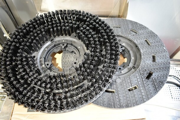 BRAND NEW SCRATCH AND DENT! Lavex 978LAVP17CB Black & White Nylon Carpet Scrubbing Brush for 17" Rotary Floor Machines - Image 3 of 5