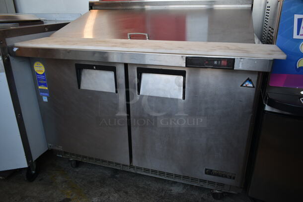 Everest EPBR2 Stainless Steel Commercial Sandwich Salad Prep Table Bain Marie Mega Top w/ Drop In Bins and Cutting Board on Commercial Casters. 115 Volts, 1 Phase. Tested and Powers On But Does Not Get Cold - Image 3 of 8