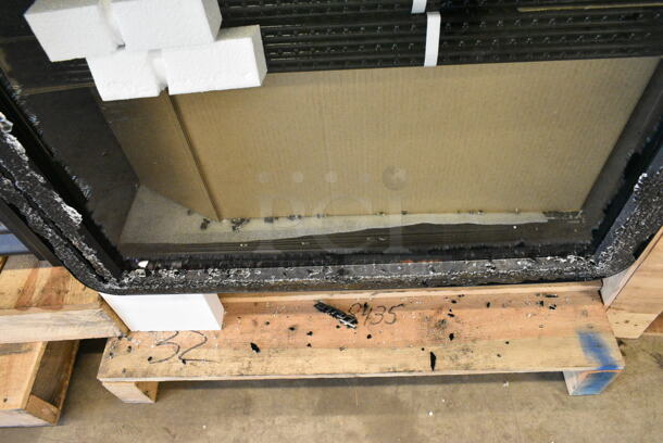 BRAND NEW SCRATCH AND DENT! 2024 True CVM-27-HC Metal Commercial Single Door Reach In Cooler Merchandiser w/ Poly Coated Racks. See Pictures for Broken Glass. 115 Volts, 1 Phase. Tested and Working! - Image 4 of 8