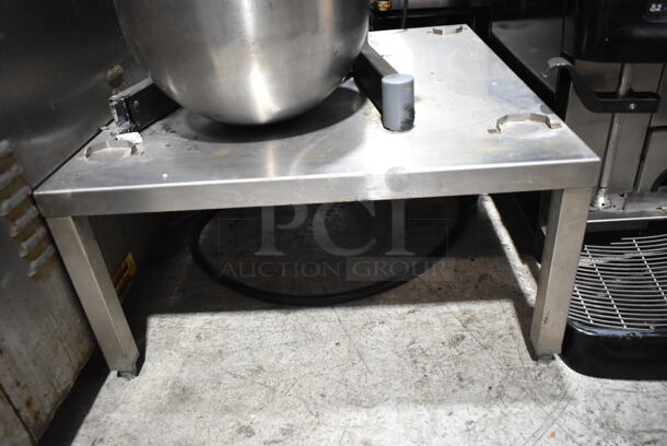 Varimixer W20 Metal Commercial Countertop 20 Quart Planetary Dough Mixer w/ Stainless Steel Mixing Bowl, Bowl Guard and Dough Hook Attachment on Equipment Stand. 110 Volts, 1 Phase. Tested and Working! - Image 3 of 6