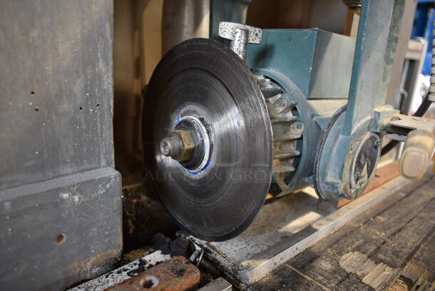 Black & Decker R 1450 Radial Arm Saw on Stand. Tested and Working! - Image 4 of 10