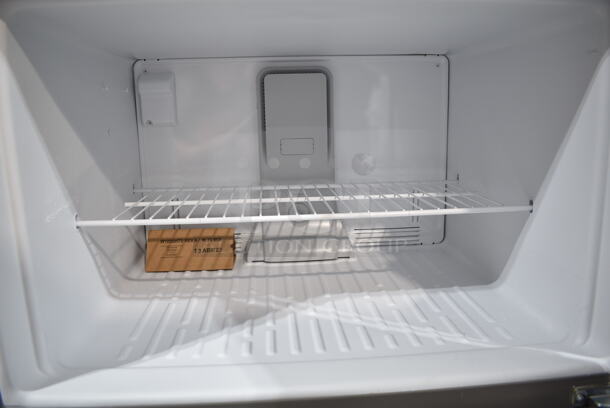 BRAND NEW SCRATCH AND DENT! 2023 Whirlpool WRT311FZDM02 Metal Cooler Freezer Combo Unit. 115 Volts, 1 Phase. Tested and Working! - Image 3 of 8
