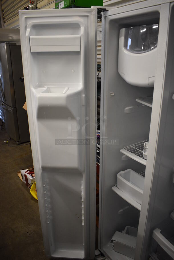 General Electric Model GSS25GGHGCWW French Style Cooler Freezer Combo Unit. 110-127 Volts, 1 Phase. 36x34x70. Tested and Working! - Image 5 of 7