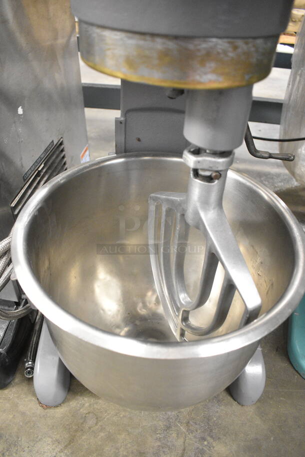 Hobart A-200 Metal Commercial Countertop 20 Quart Planetary Dough Mixer w/ Stainless Steel Mixing Bowl and Paddle Attachment. 115 Volts, 1 Phase. Tested and Working! - Image 4 of 8