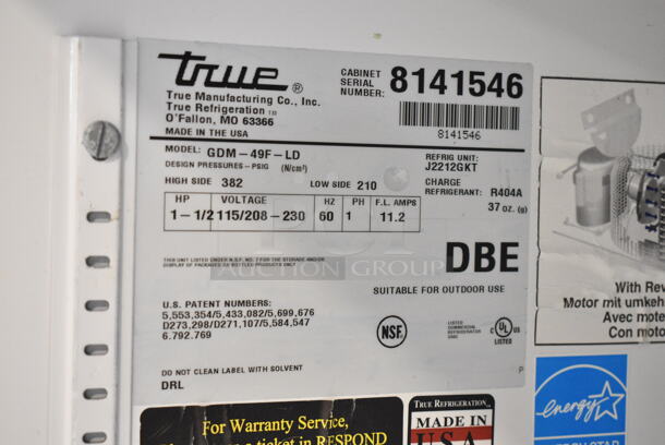 2015 True GDM-49F-LD ENERGY STAR Metal Commercial 2 Door Reach In Freezer Merchandiser w/ Poly Coated Racks on Commercial Casters. 115/208-230 Volts, 1 Phase. Tested and Working! - Image 6 of 6