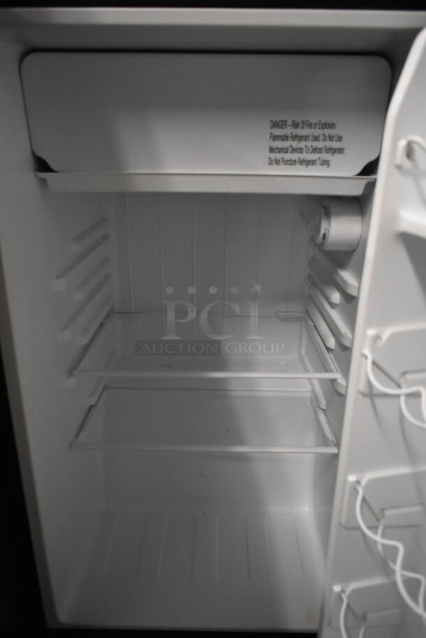 Galanz GL35BK Metal Mini Cooler. 115 Volts, 1 Phase. Tested and Working! - Image 2 of 5